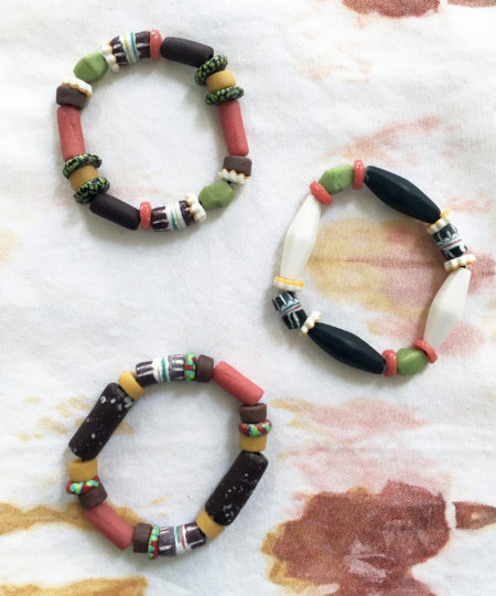 Stretch bracelet with recycled glass beads from Africa