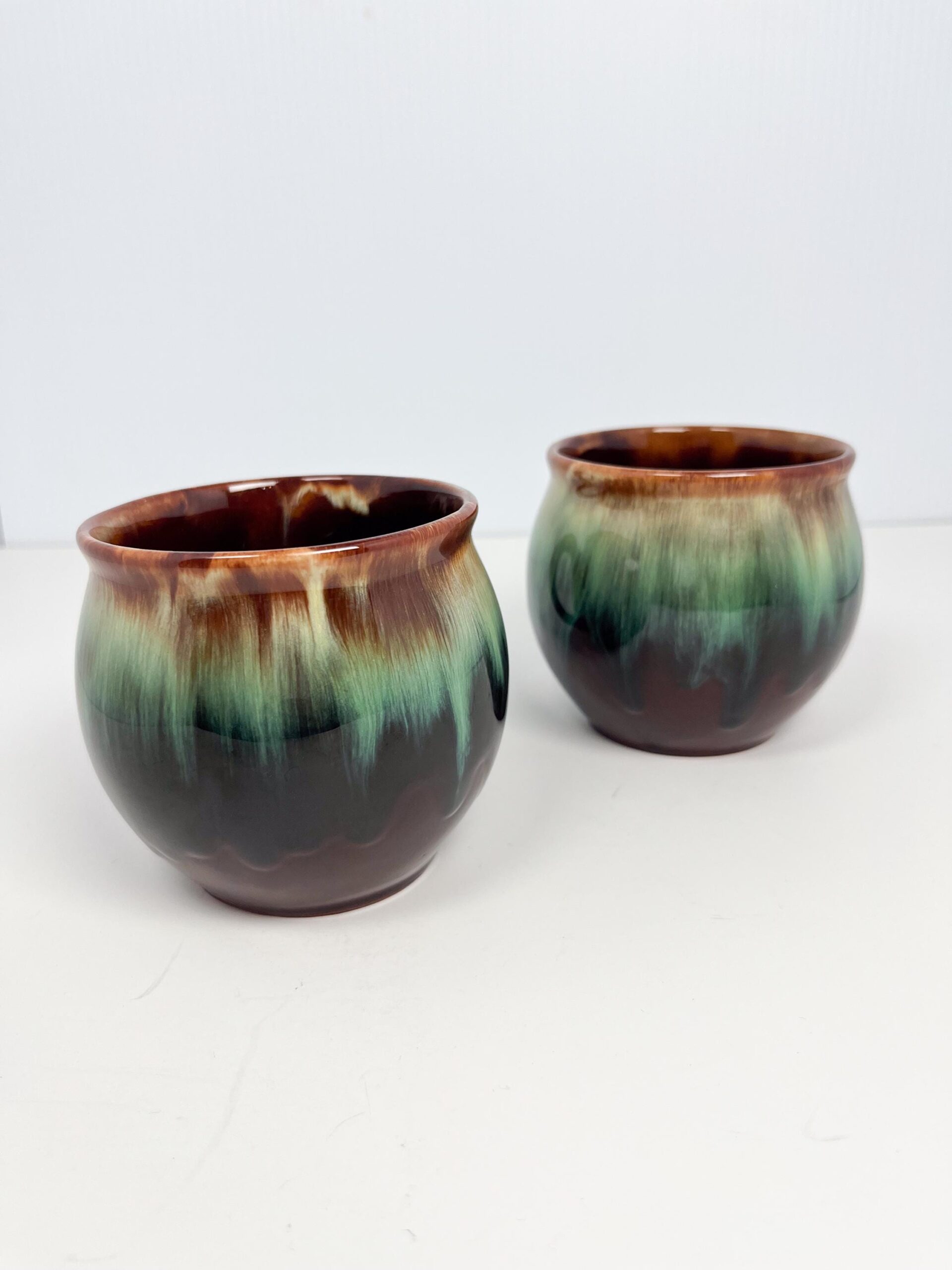 Vintage glazed mug set