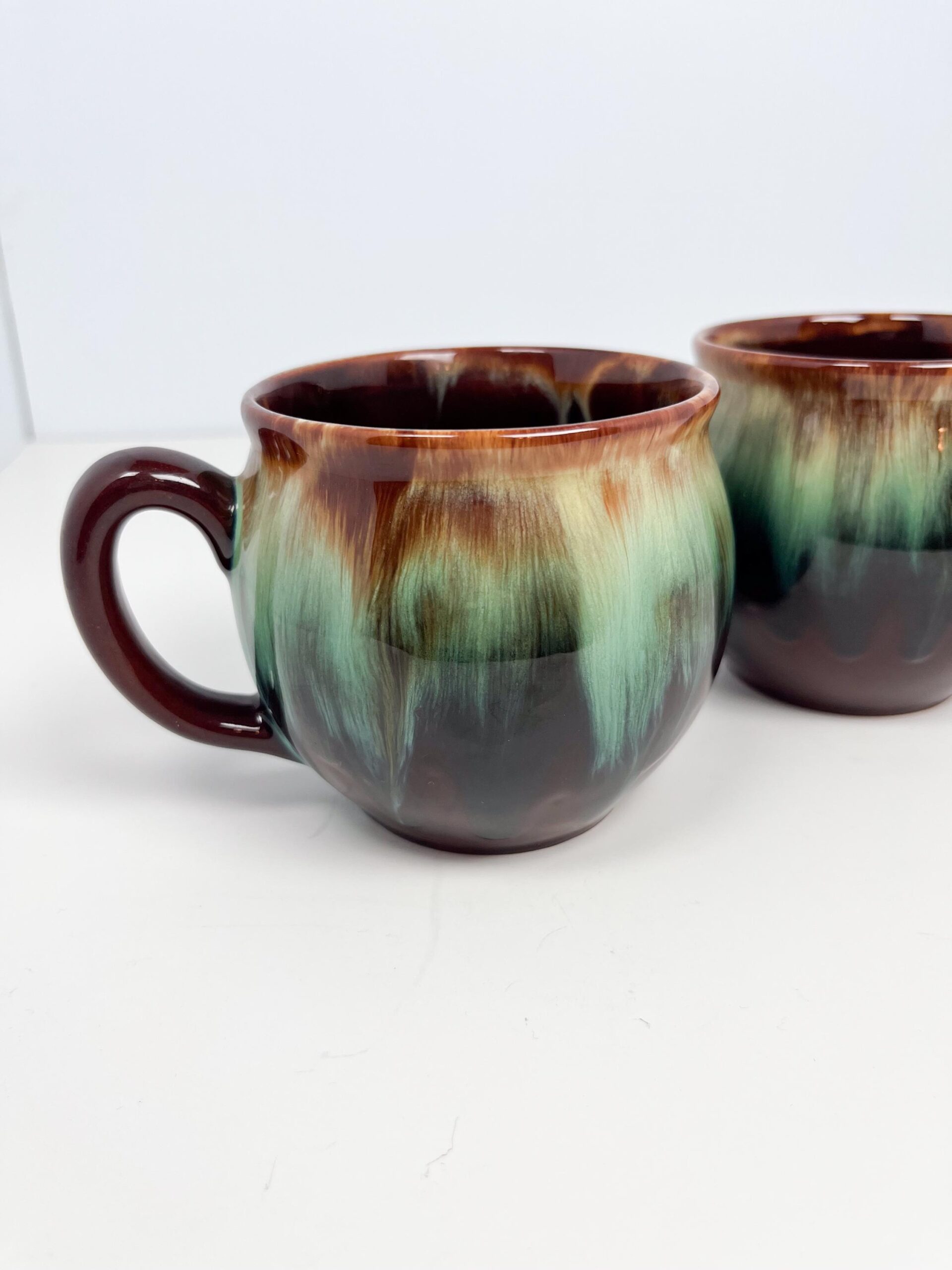 Vintage glazed mug set