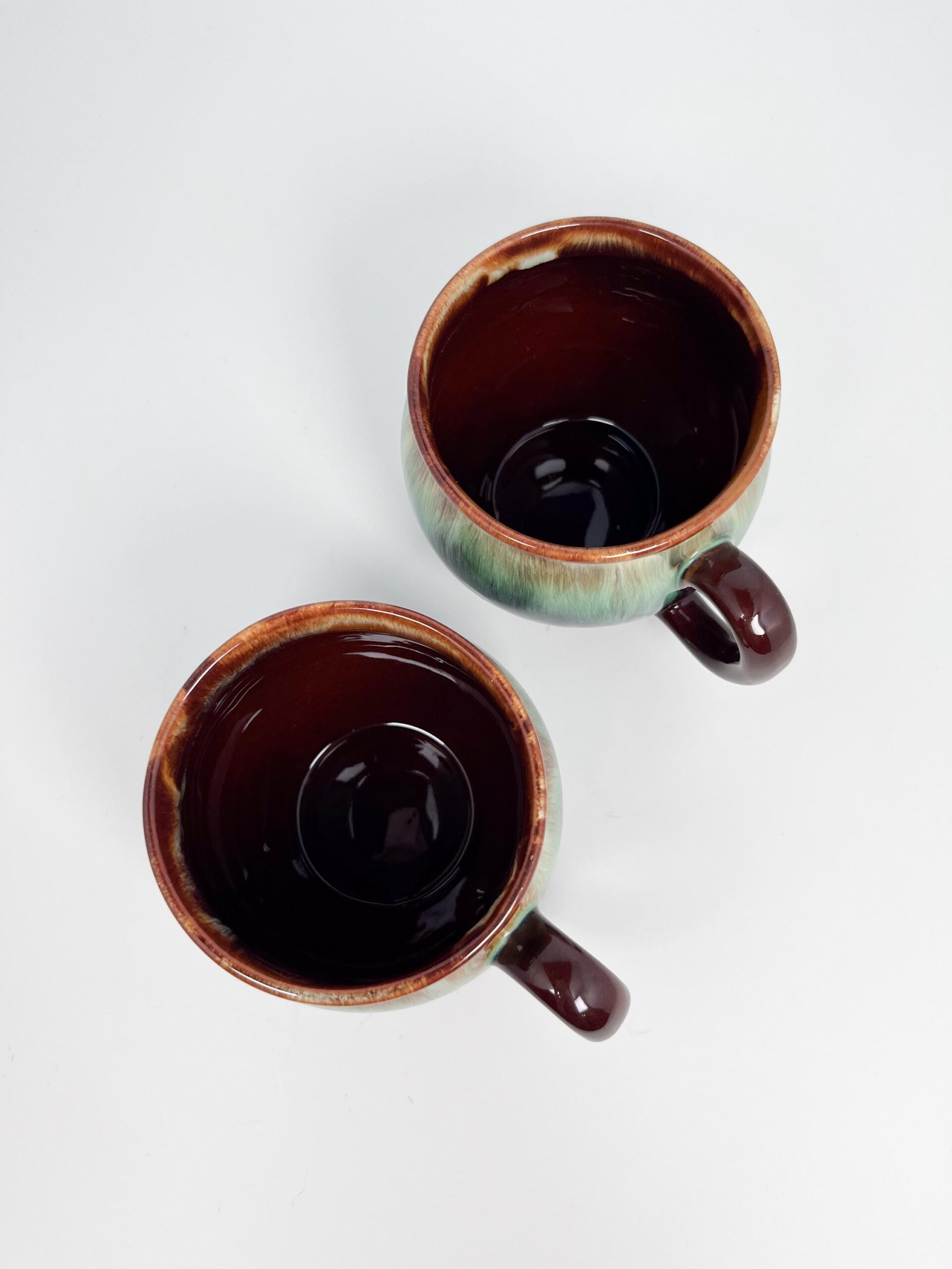 Vintage glazed mug set
