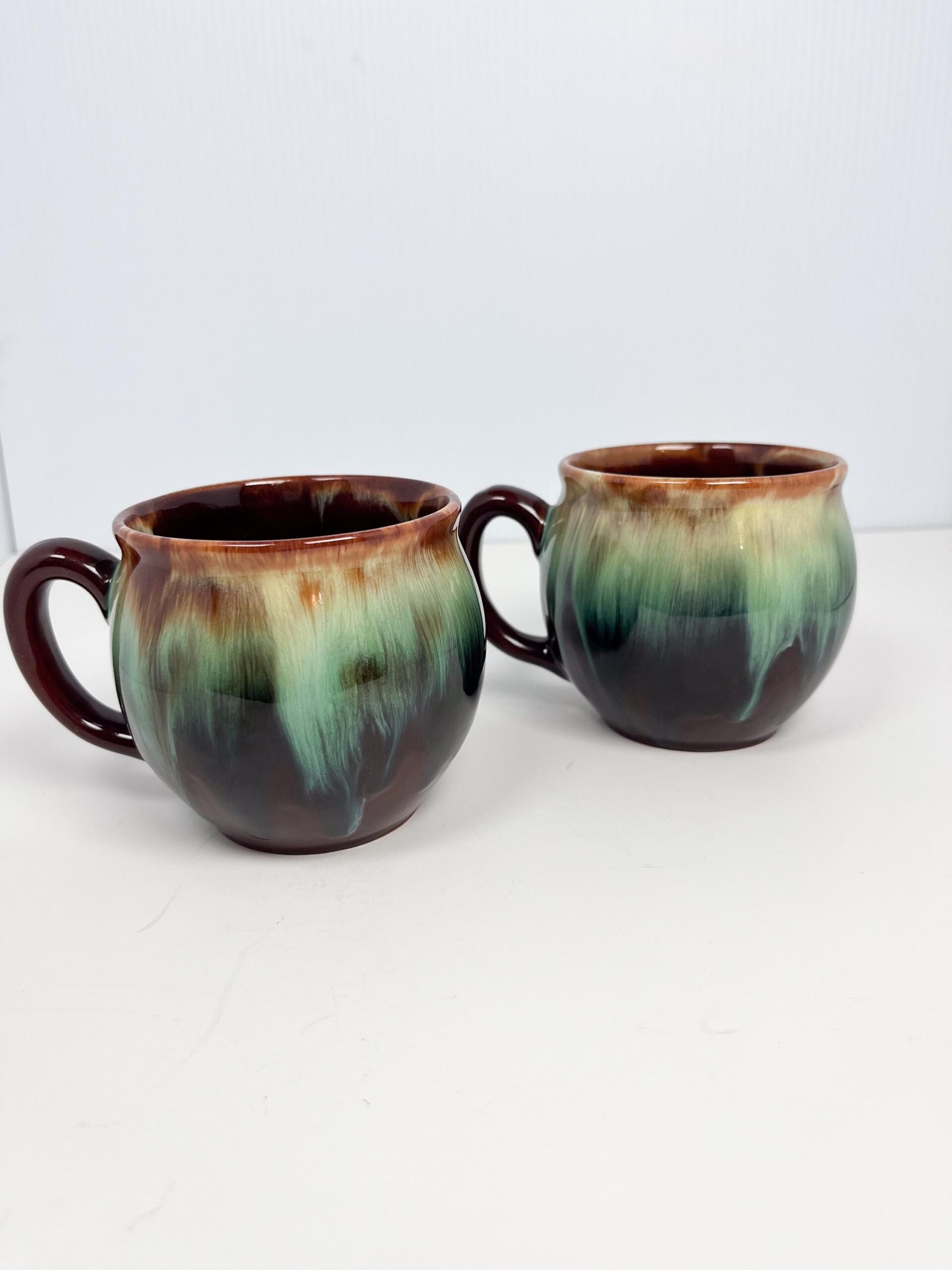 Vintage glazed mug set