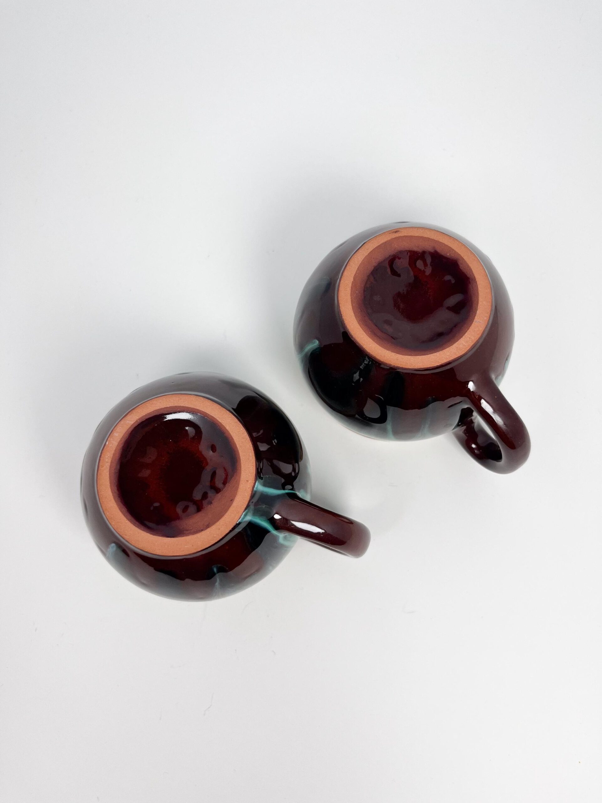 Vintage glazed mug set