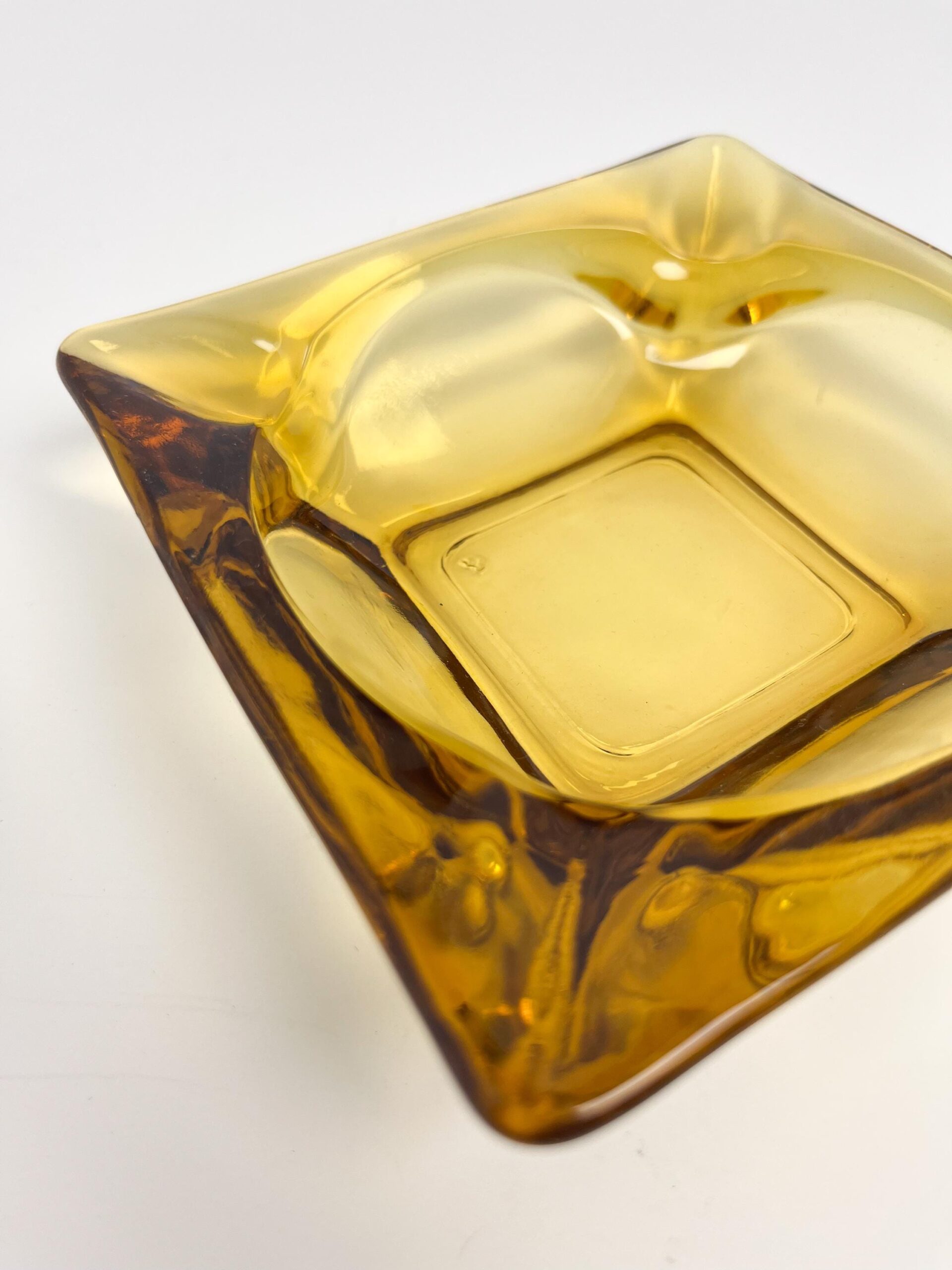 Vintage amber coloured glass ashtray by Anchor Hocking