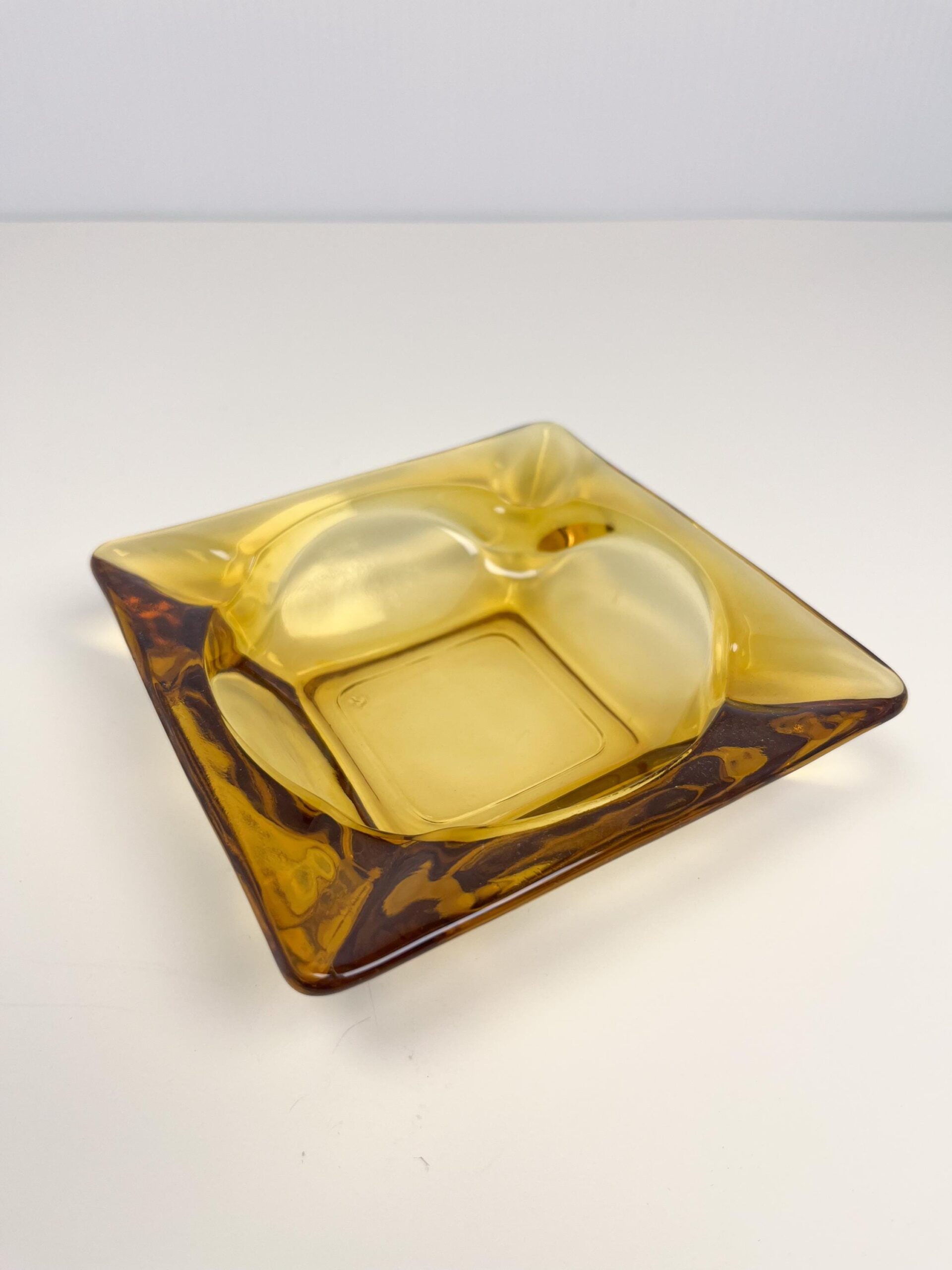 Vintage amber coloured glass ashtray by Anchor Hocking