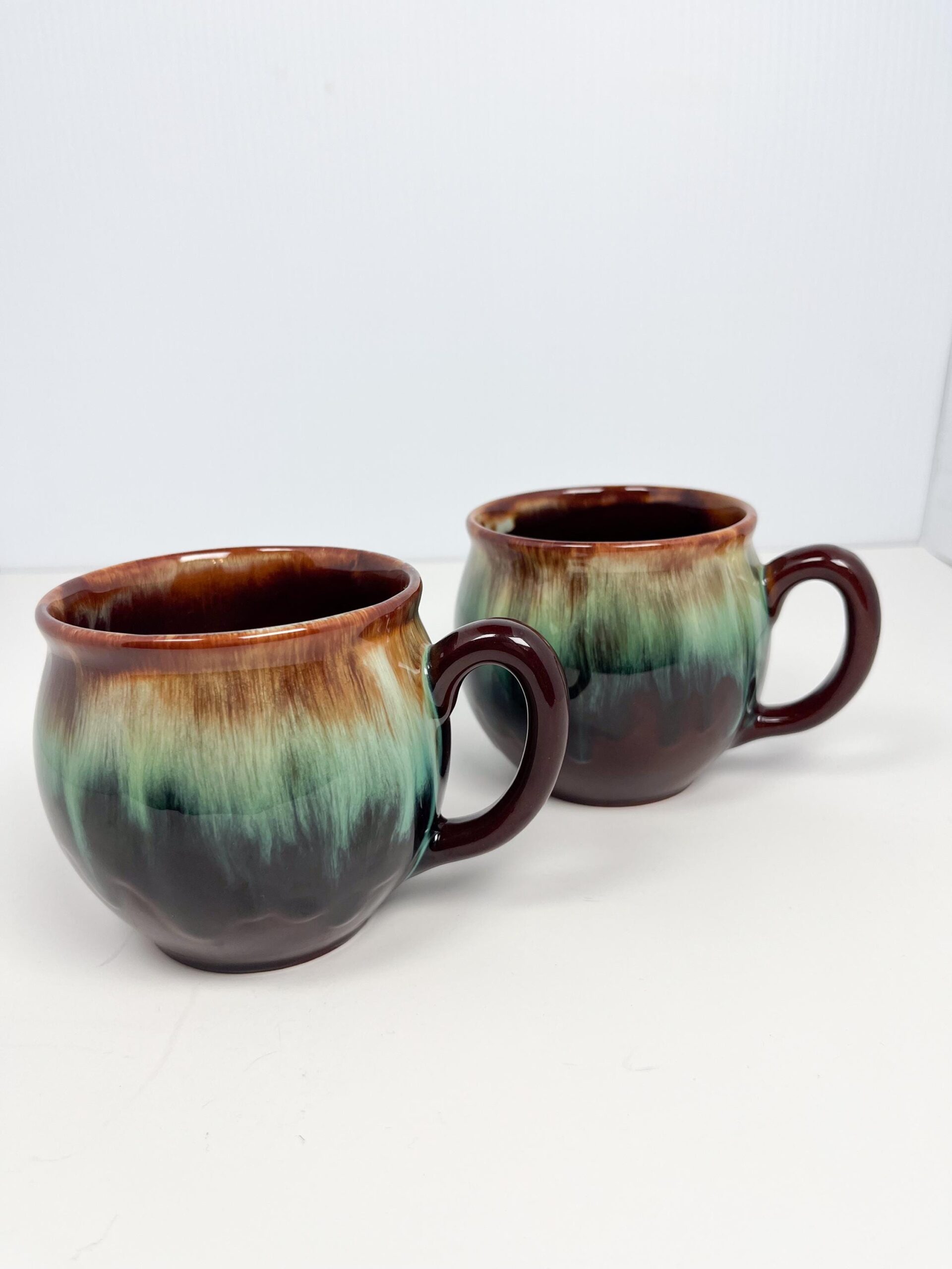 Vintage glazed mug set