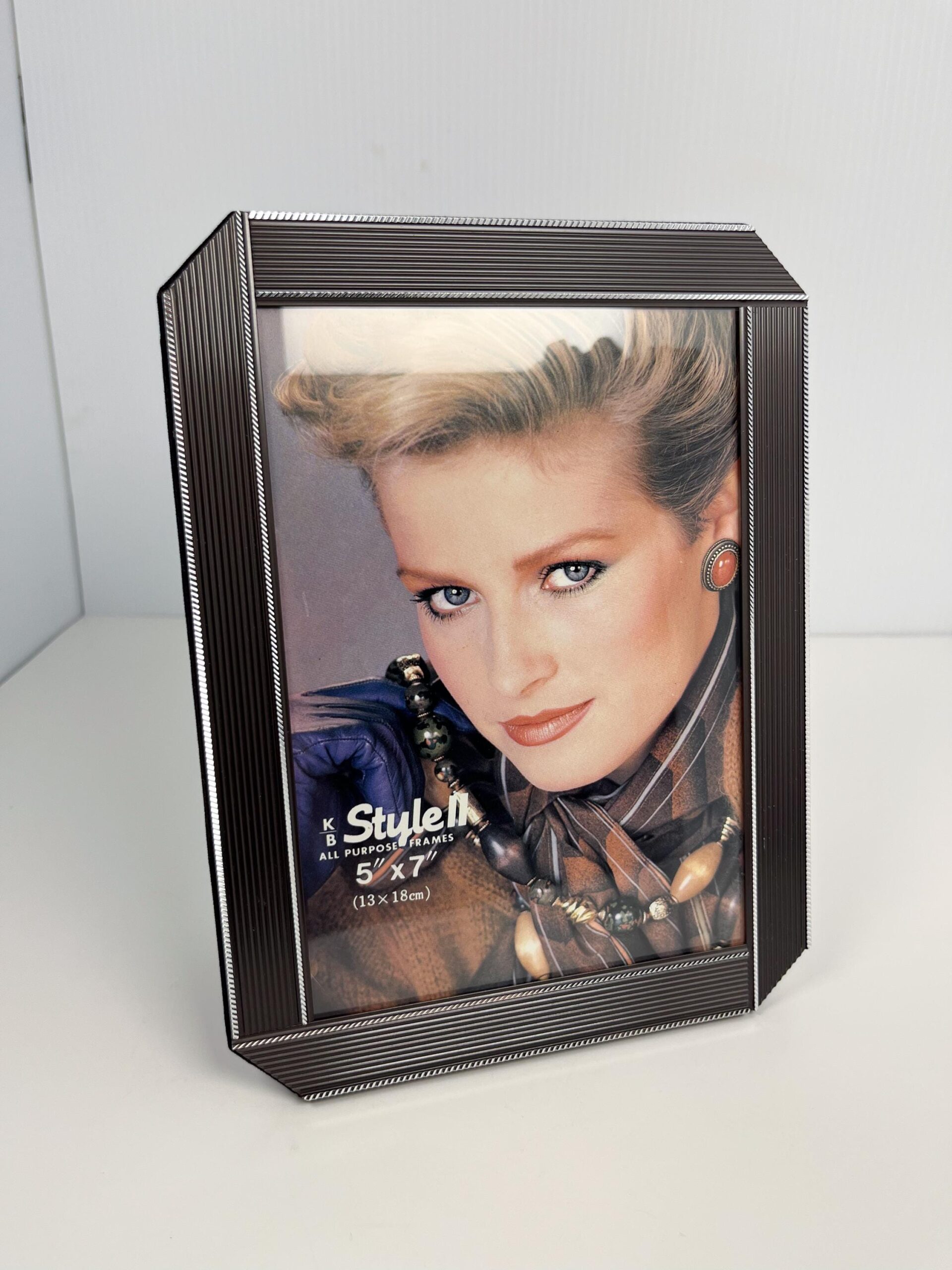 Vintage 80s/90s metallic and black picture frame