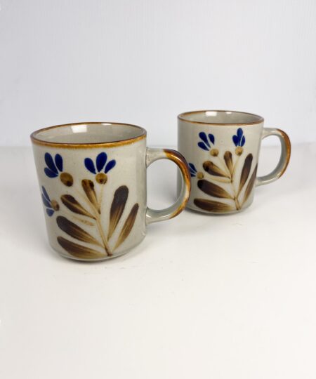 Vintage 10 oz mug set with floral motif