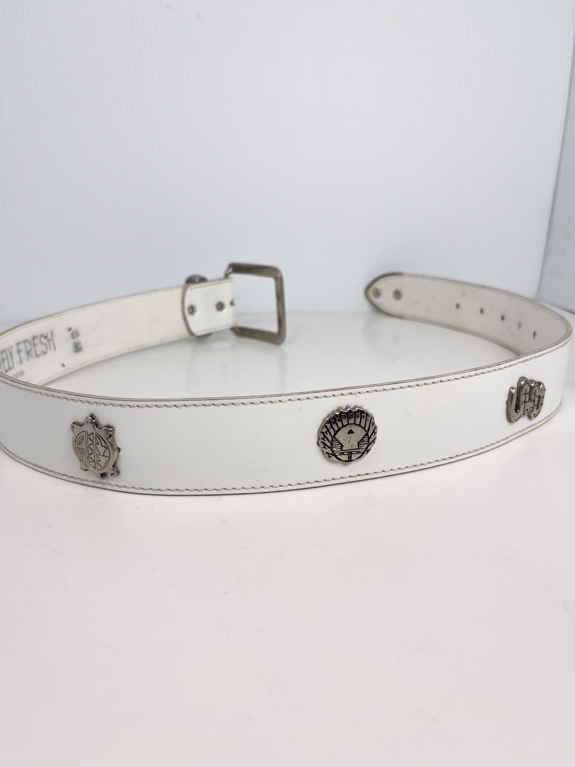 Vintage white bonded leather 90s size small belt - with south western theme and animal decals
